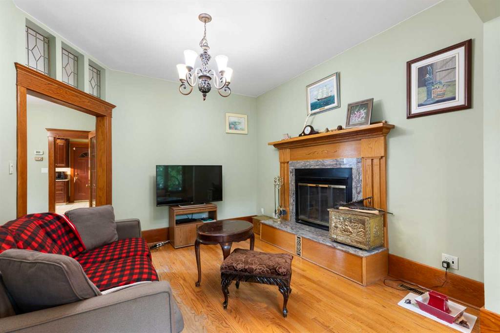 Picture for 508 10 Avenue NE