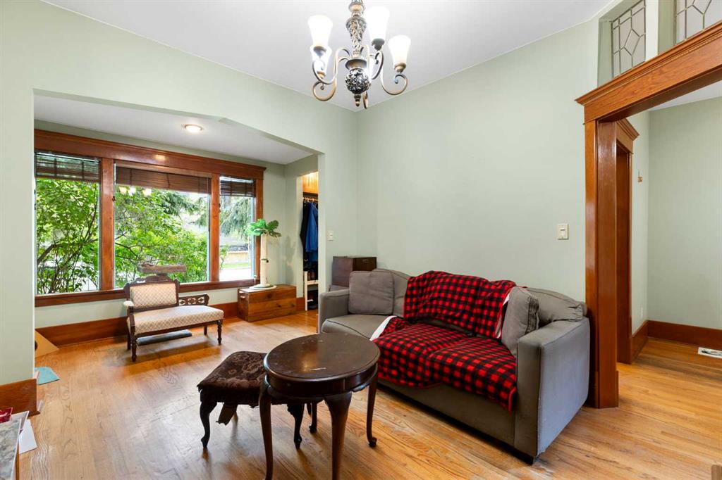 Picture for 508 10 Avenue NE