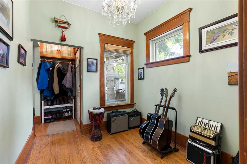Picture for 508 10 Avenue NE