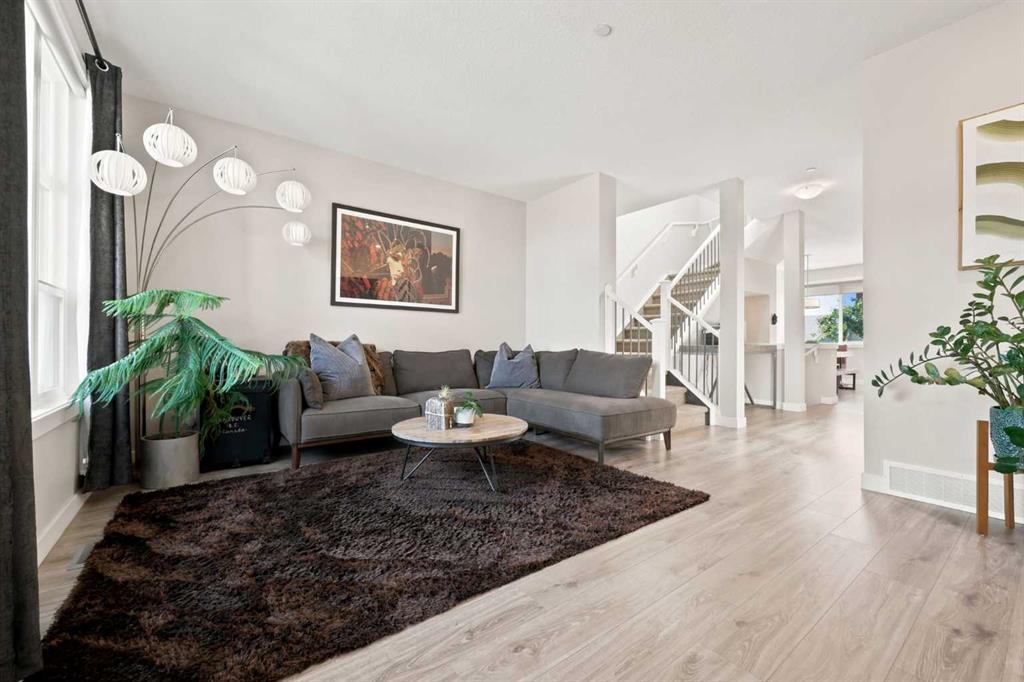 Picture for 161 Livingston View NE