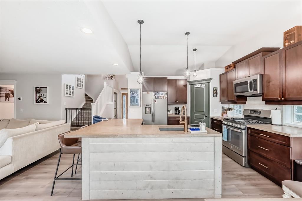 Picture for 20 Madison Court 