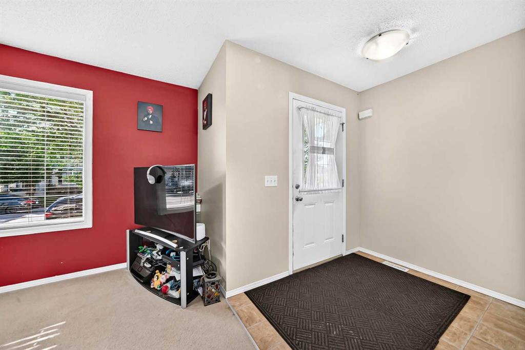 Picture for 18 Taralake Gardens NE