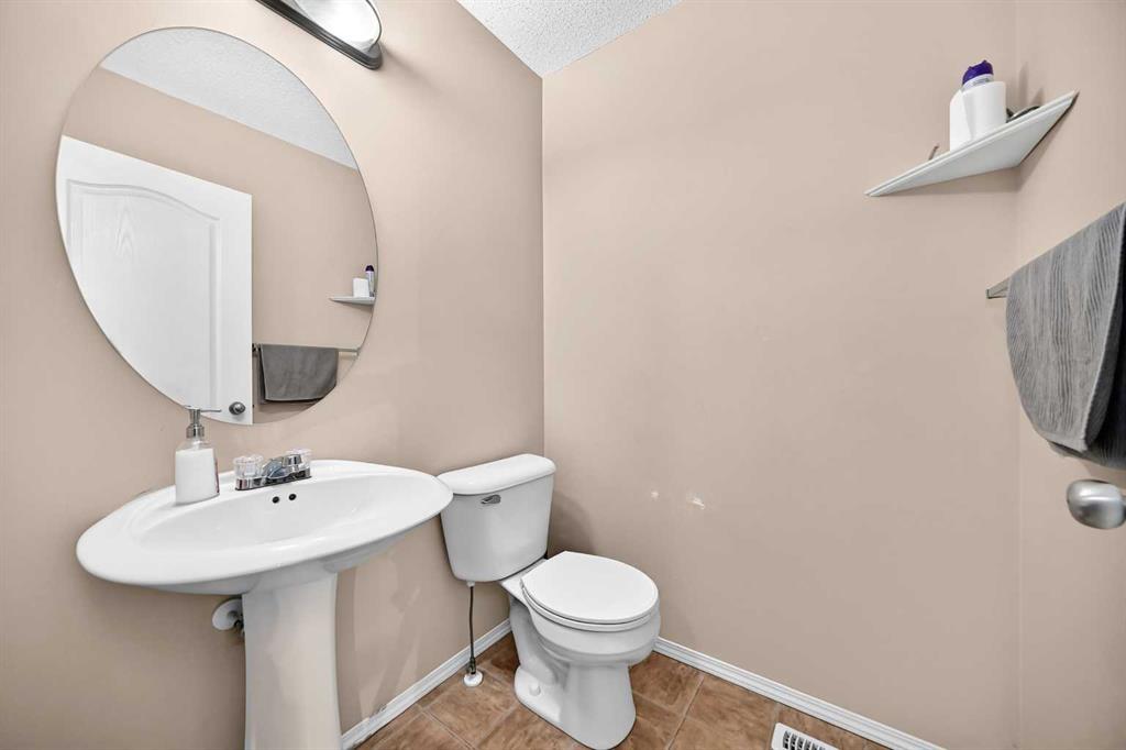 Picture for 18 Taralake Gardens NE