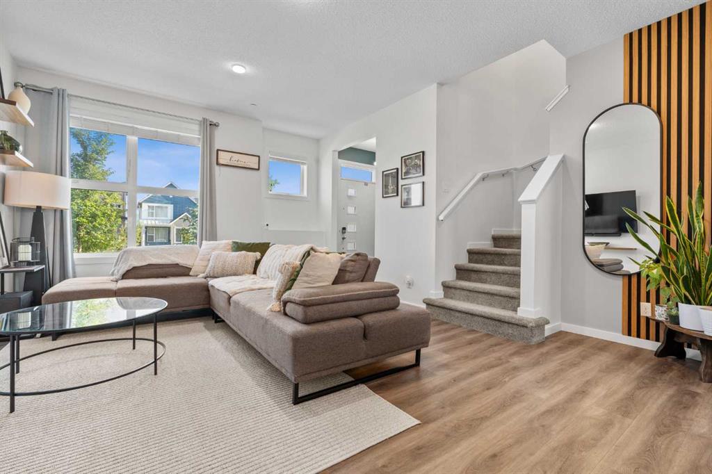 Picture for 228 Livingston View NE