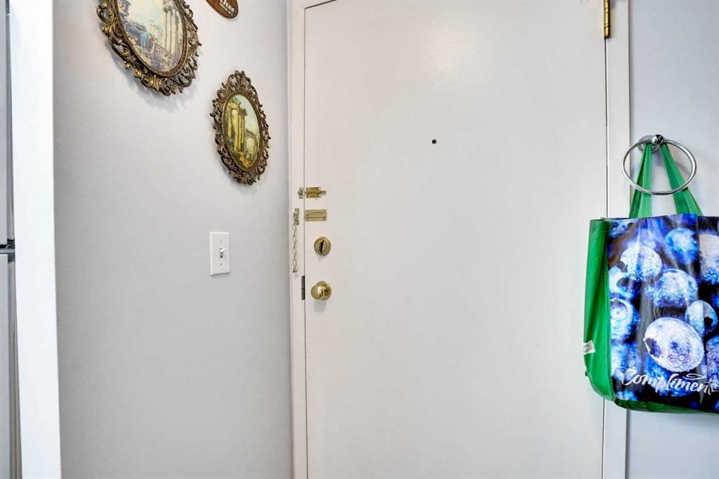 Picture for 203, 21 Dover Point SE