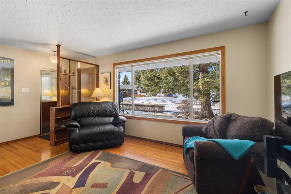 Picture for 3308 46 Street SW