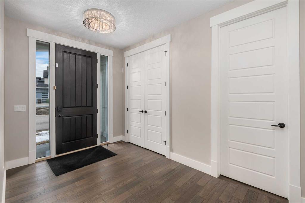 Picture for 45 Rockcliff Heights NW