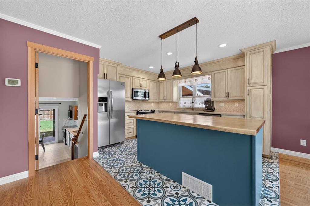 Picture for 8 Slocan Road SW