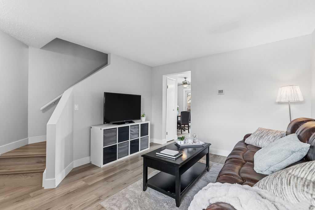 Picture for 102, 123 Queensland Drive SE