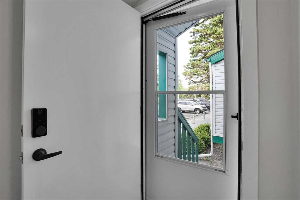 Picture for 16, 131 Templehill Drive NE
