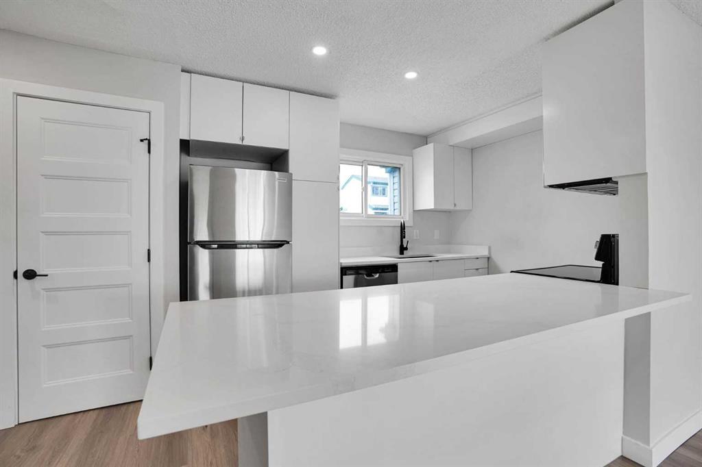 Picture for 16, 131 Templehill Drive NE