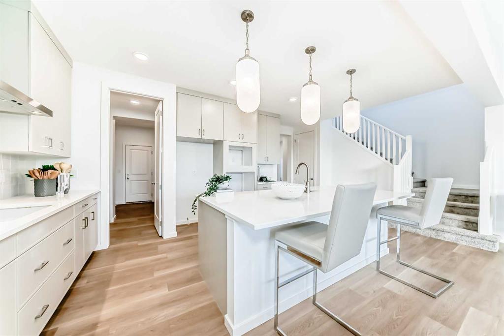 Picture for 59 Versant Way SW https://www.cirrealty.ca/reb/creb/50/A2266050_11.jpg