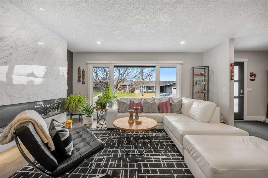 Picture for 348 Parkwood Close SE