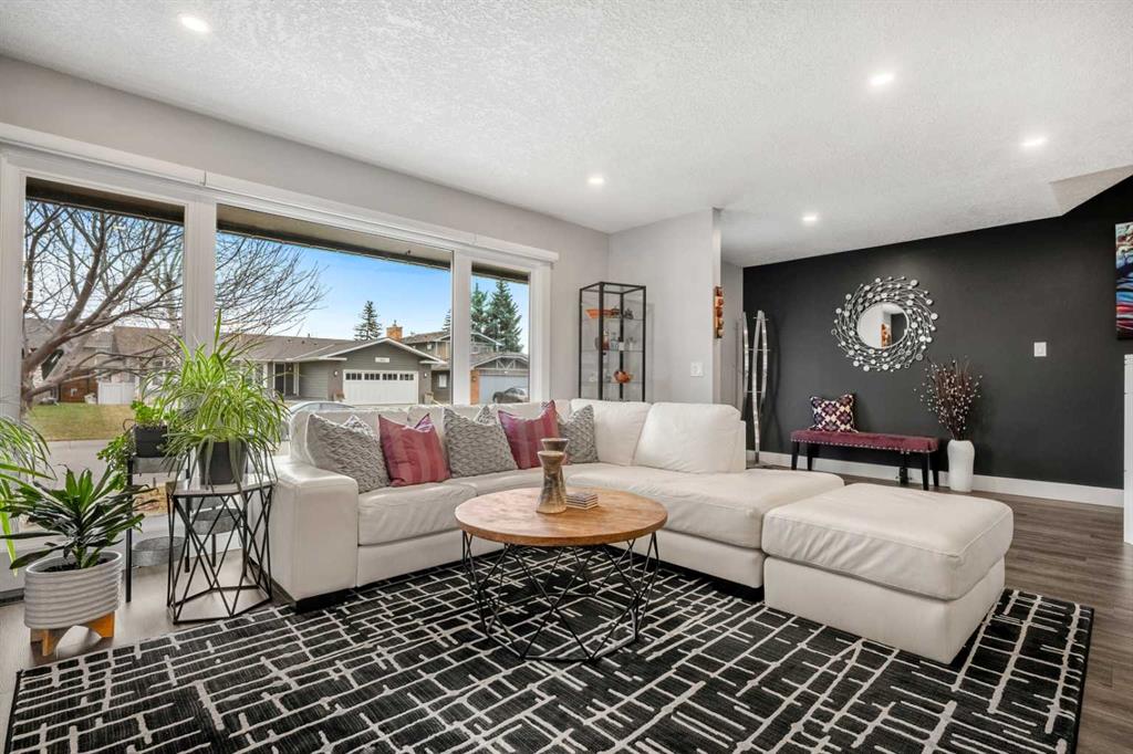 Picture for 348 Parkwood Close SE