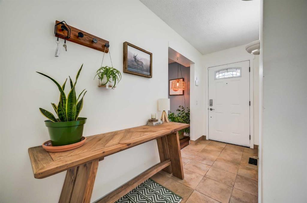 Picture for 828 Queensland Drive SE