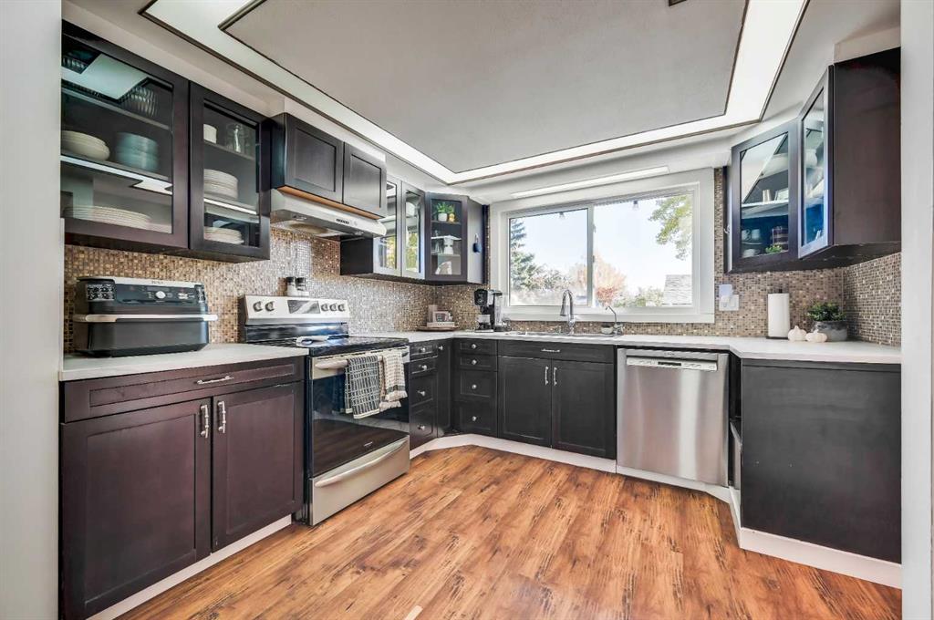 Picture for 828 Queensland Drive SE