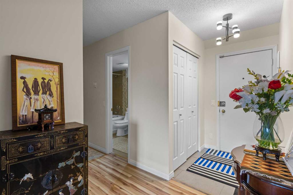 Picture for 301, 305 25 Avenue SW