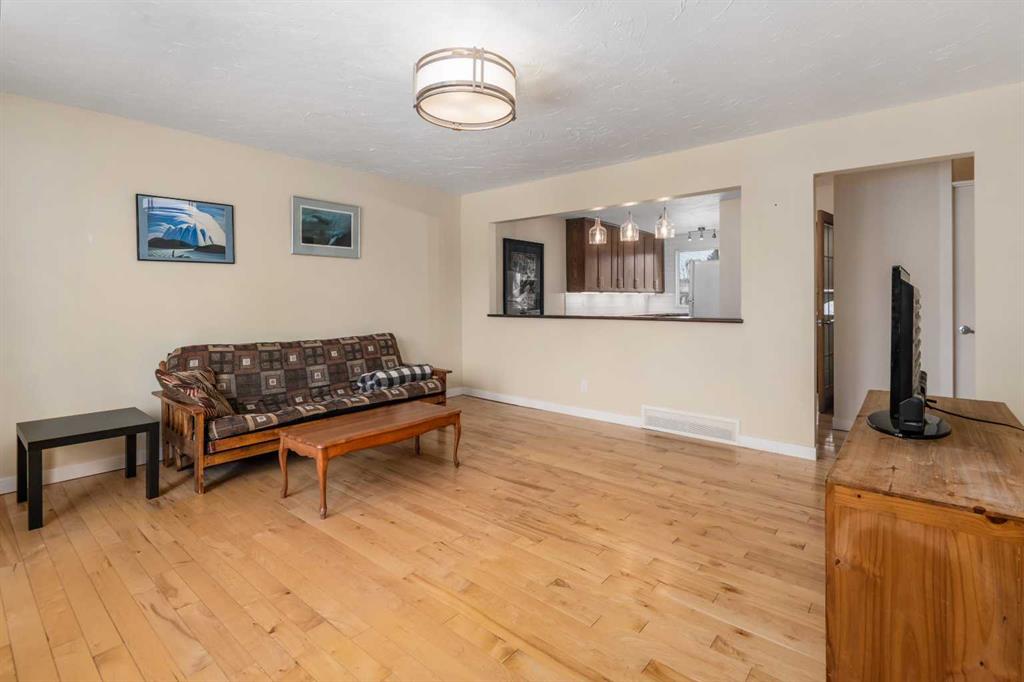 Picture for 104 Doverthorn Close SE