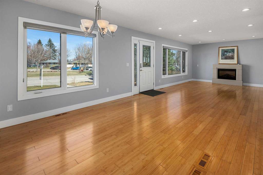 Picture for 803 94 Avenue SW