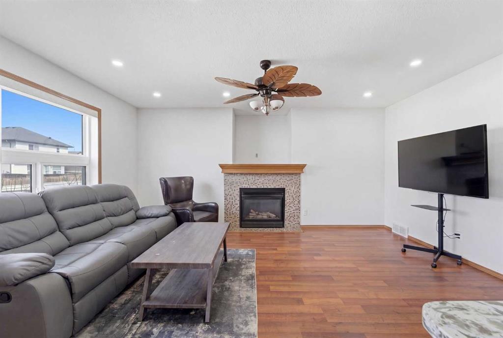 Picture for 139 Saddlehorn Close NE