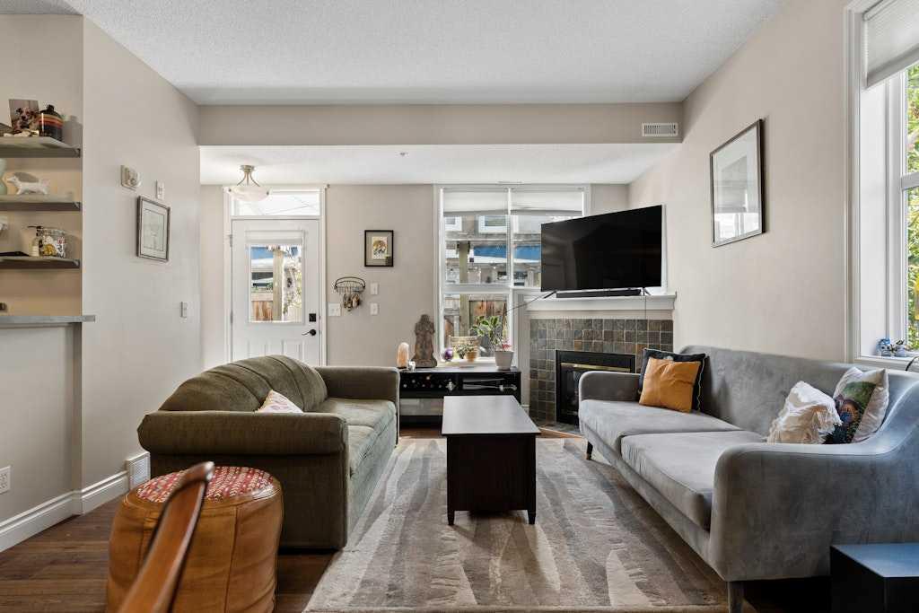 Picture for 12, 2001 34 Avenue SW