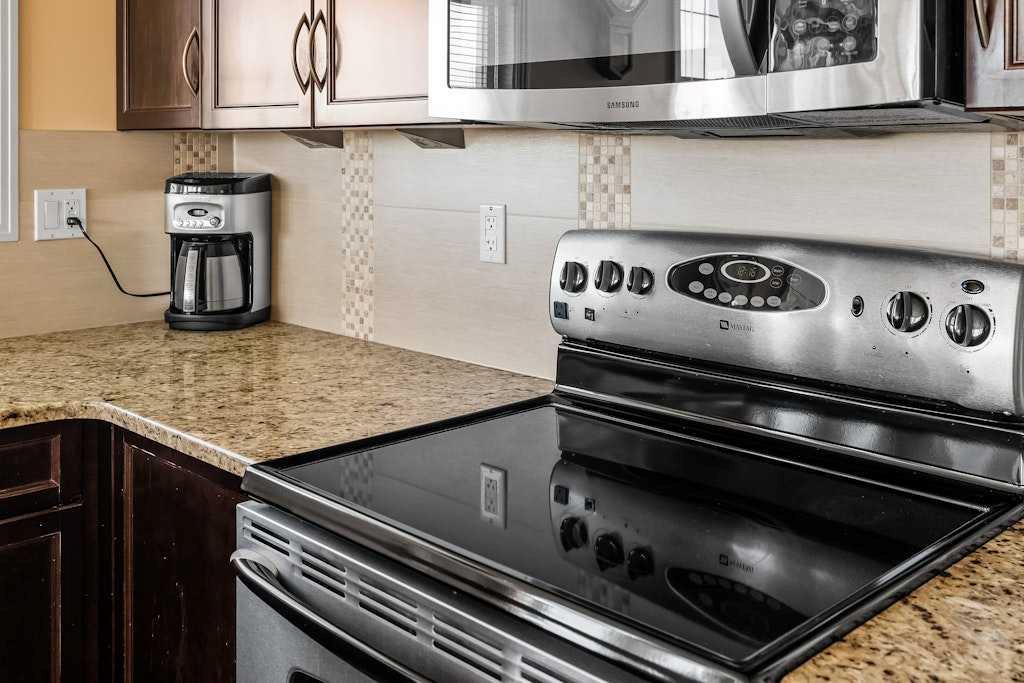 Picture for 300, 1 Crystal Green Lane  https://www.cirrealty.ca/reb/creb/51/A2266151_13.jpg