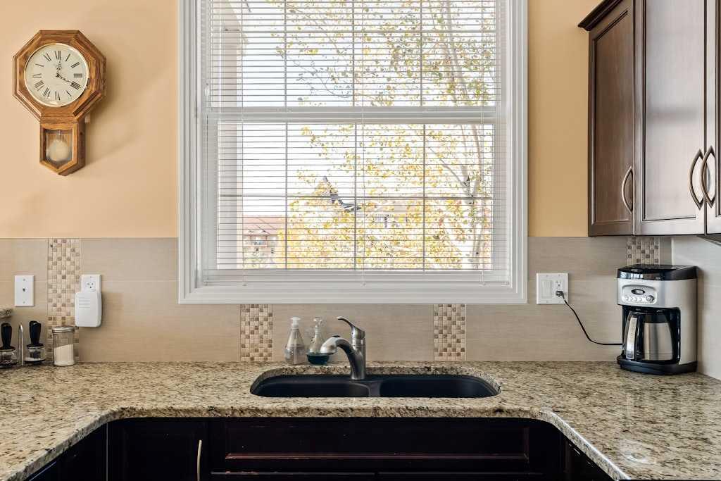 Picture for 300, 1 Crystal Green Lane  https://www.cirrealty.ca/reb/creb/51/A2266151_14.jpg