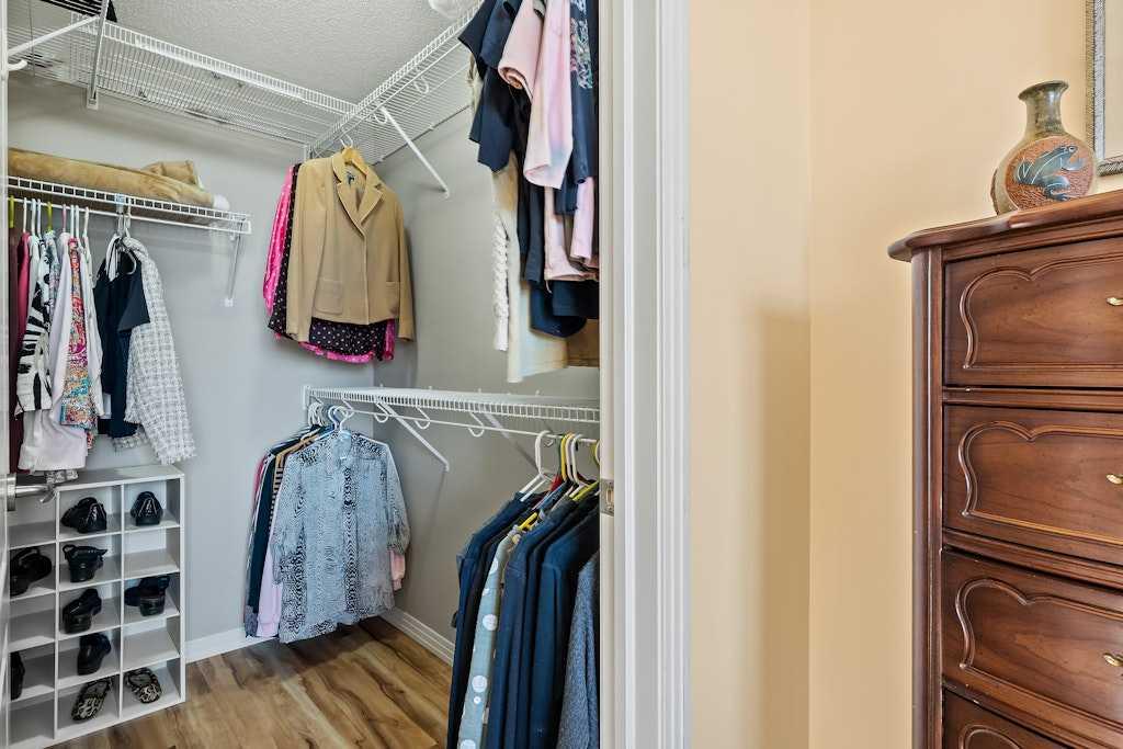 Picture for 300, 1 Crystal Green Lane  https://www.cirrealty.ca/reb/creb/51/A2266151_21.jpg