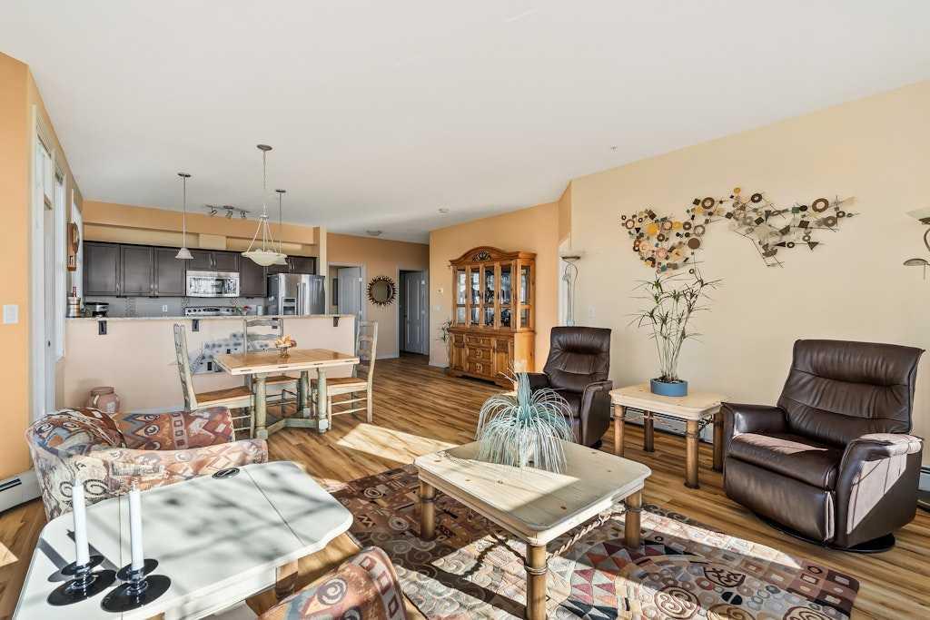 Picture for 300, 1 Crystal Green Lane  https://www.cirrealty.ca/reb/creb/51/A2266151_8.jpg