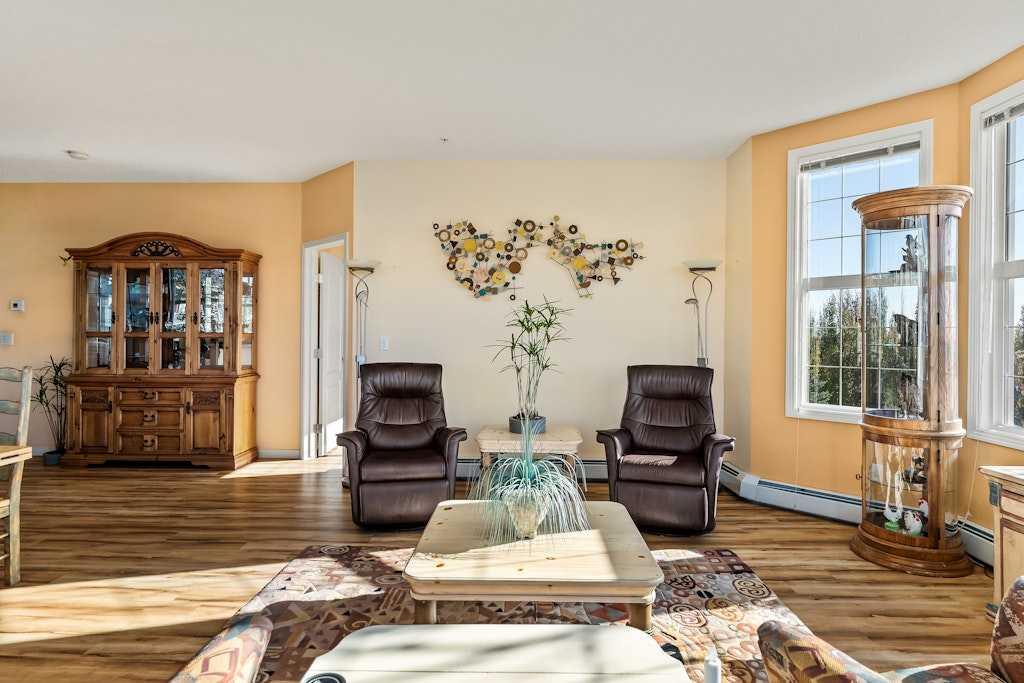Picture for 300, 1 Crystal Green Lane  https://www.cirrealty.ca/reb/creb/51/A2266151_9.jpg