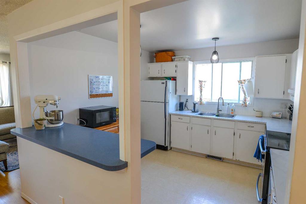 Picture for 8416 Centre Street NE