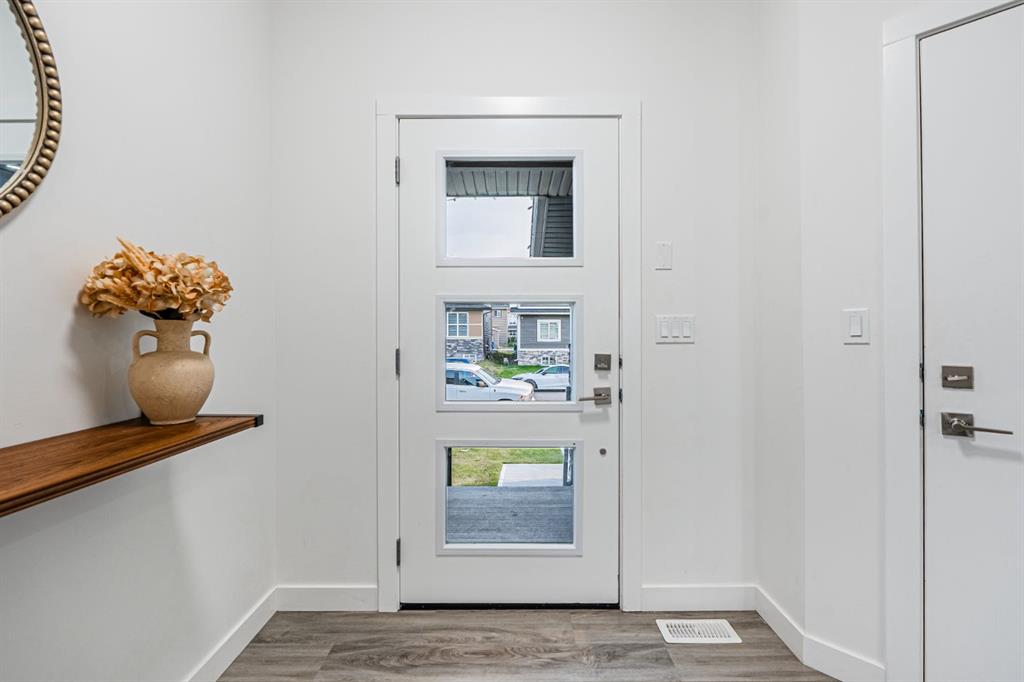 Picture for 112 Midtown Close SW