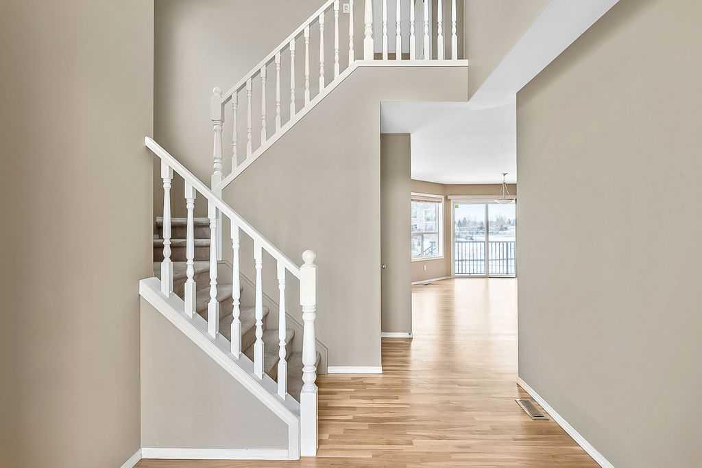 Picture for 336 Willowbrook Close NW