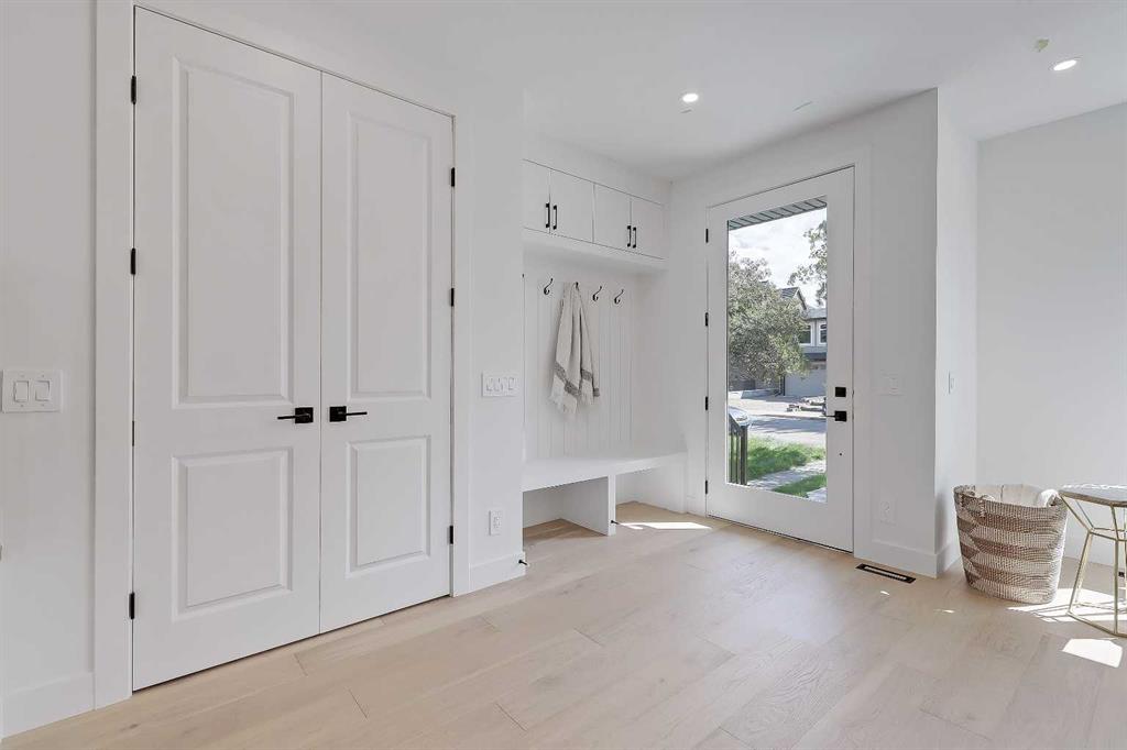 Picture for 518 22 Avenue NW