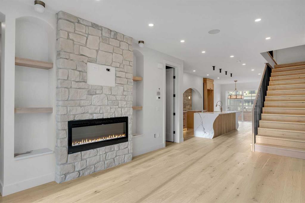 Picture for 239 22 Avenue NE