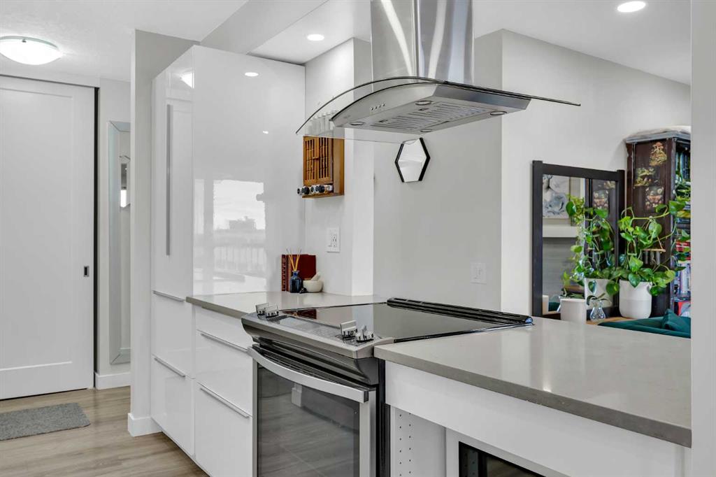 Picture for 302, 526 5 Street NE