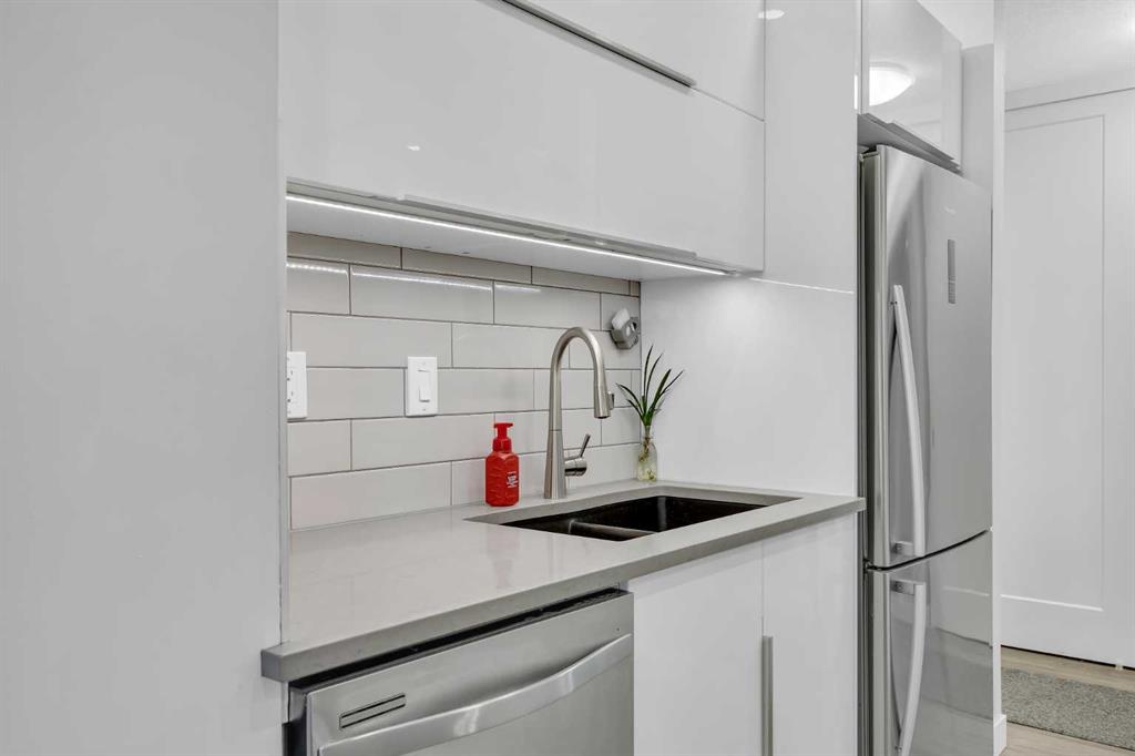 Picture for 302, 526 5 Street NE