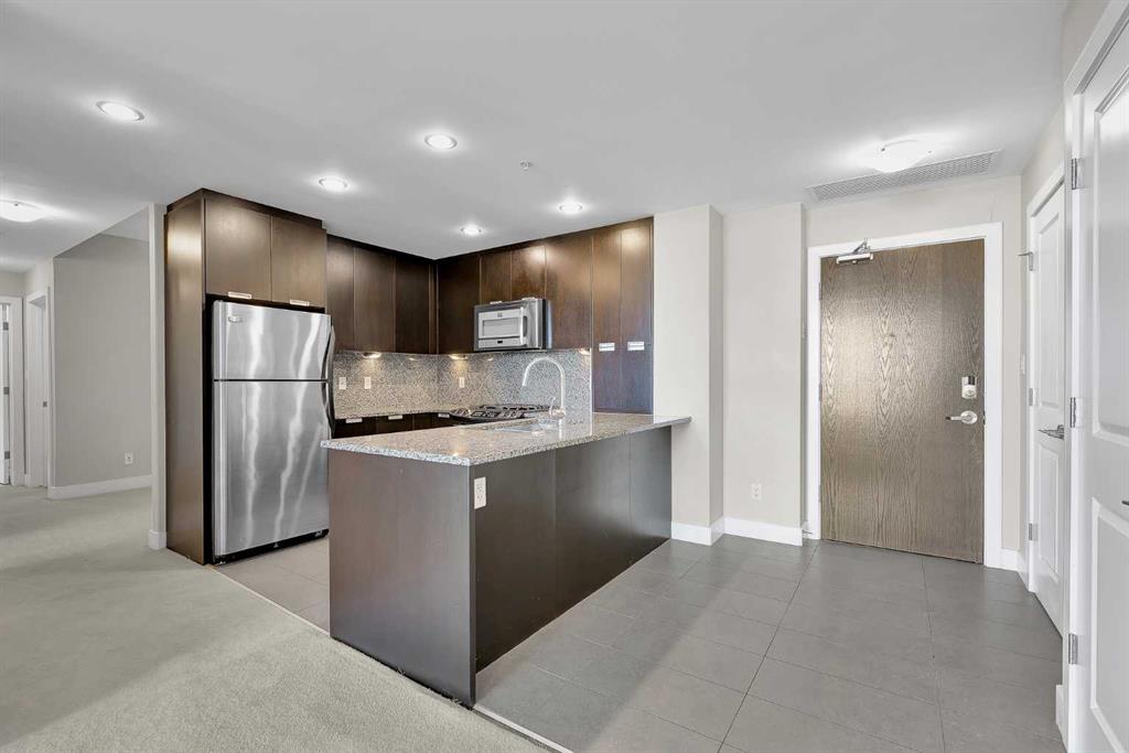 Picture for 907, 99 Spruce Place SW