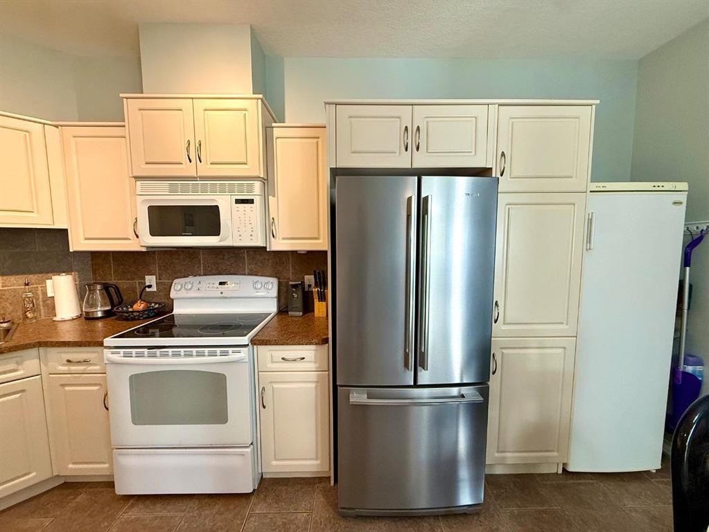 Picture for 323, 43 Sunrise Loop SE