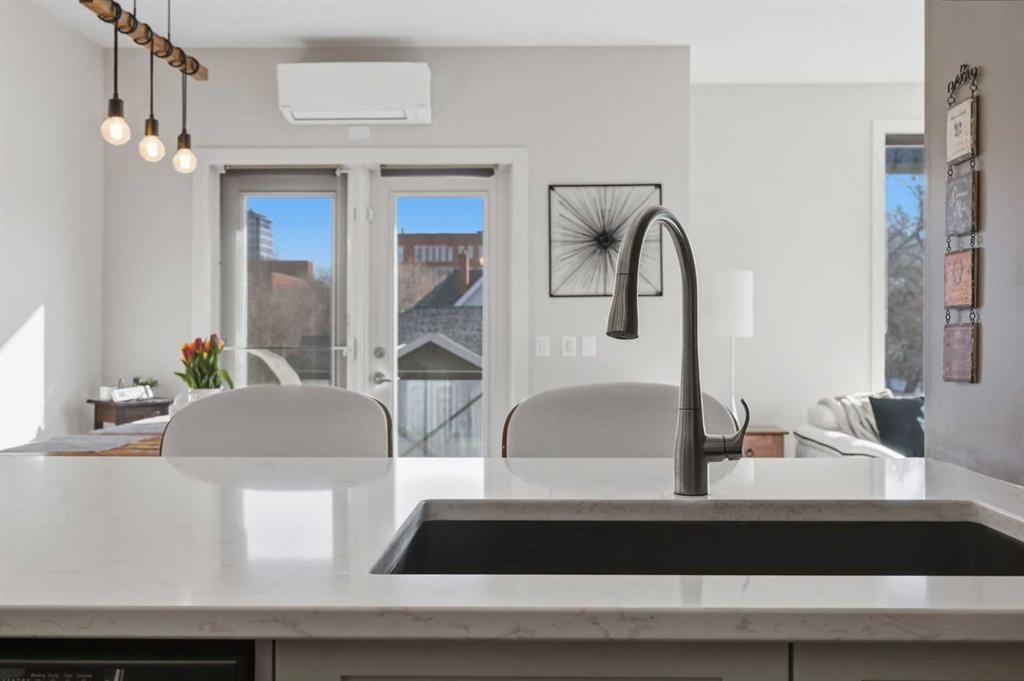 Picture for 206, 910 18 Avenue SW