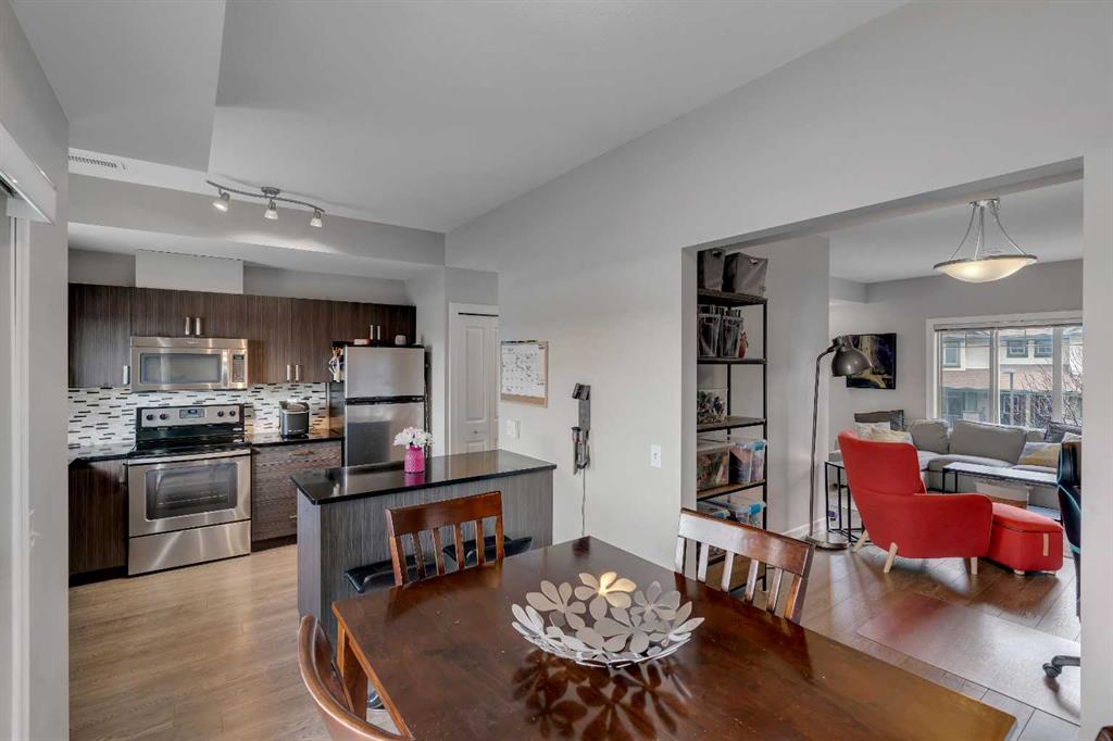 Picture for 414, 121 Copperpond Common SE