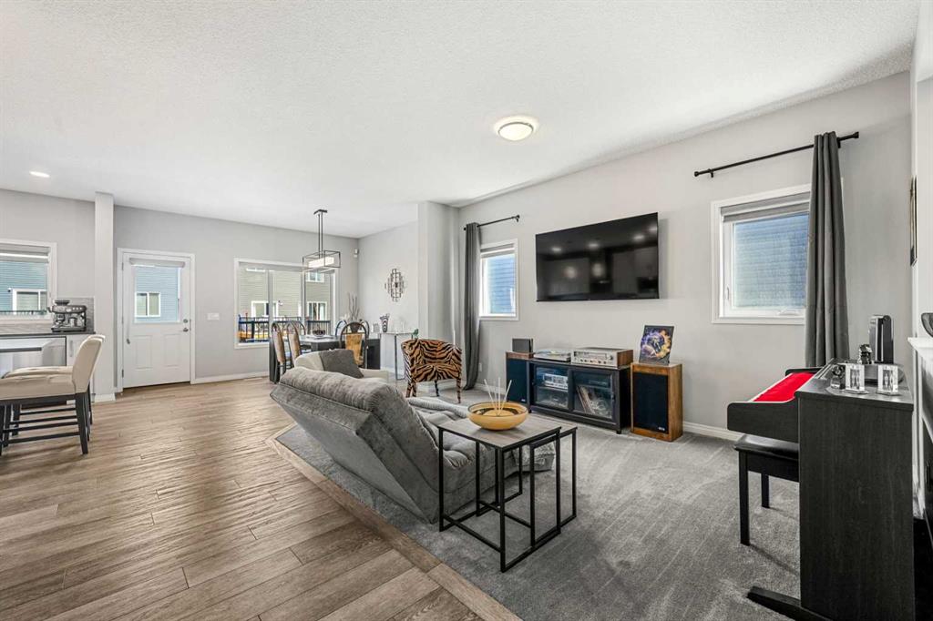 Picture for 1020 Chinook Gate Heath SW