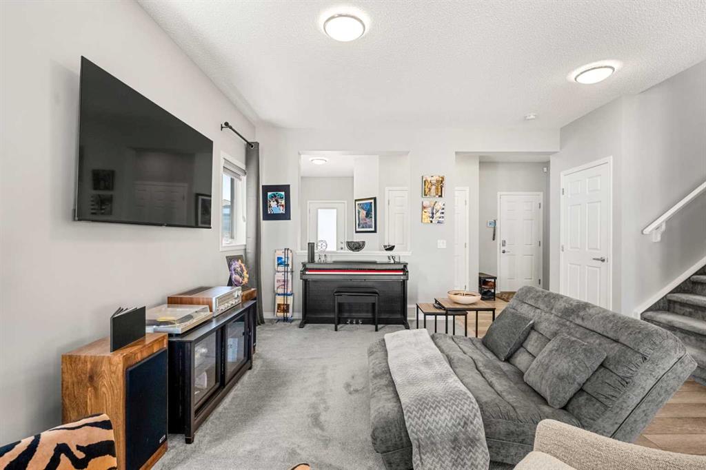 Picture for 1020 Chinook Gate Heath SW