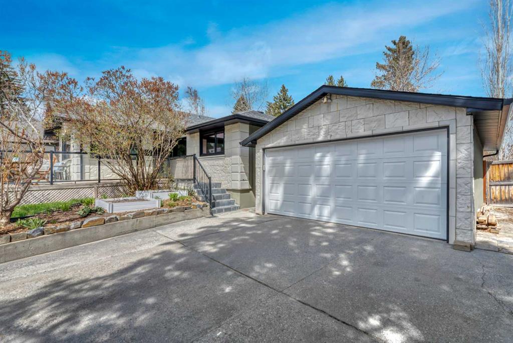 Picture for 48 Waterloo Drive SW