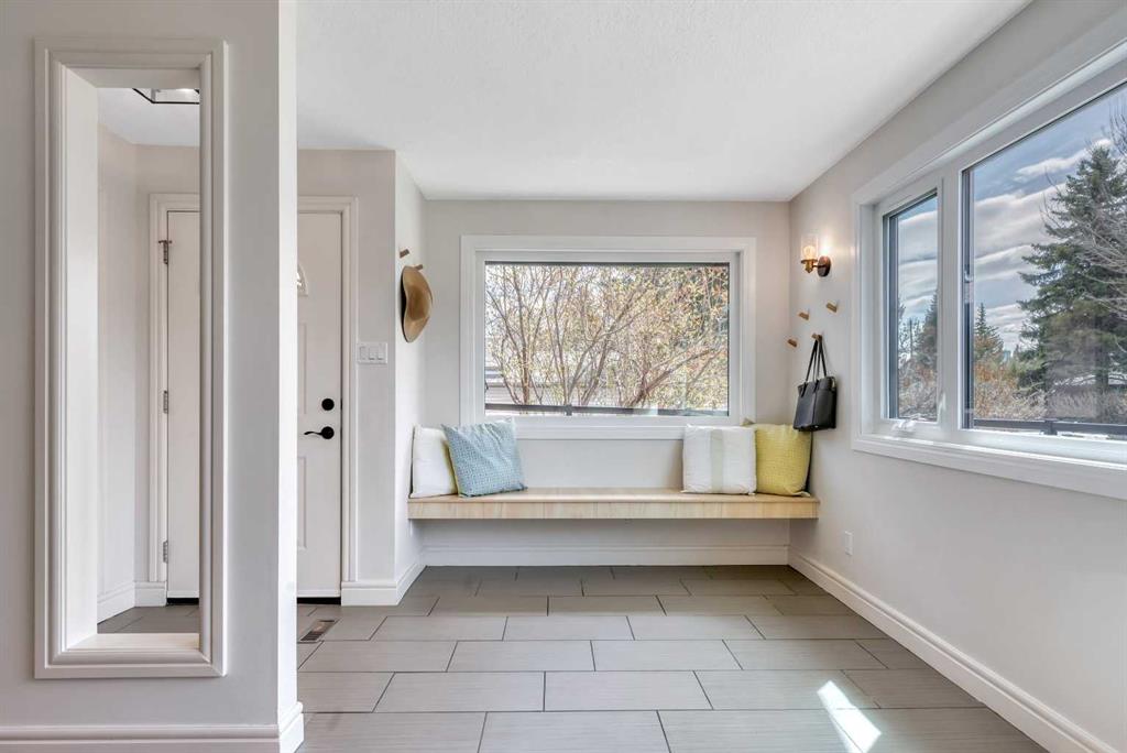 Picture for 48 Waterloo Drive SW