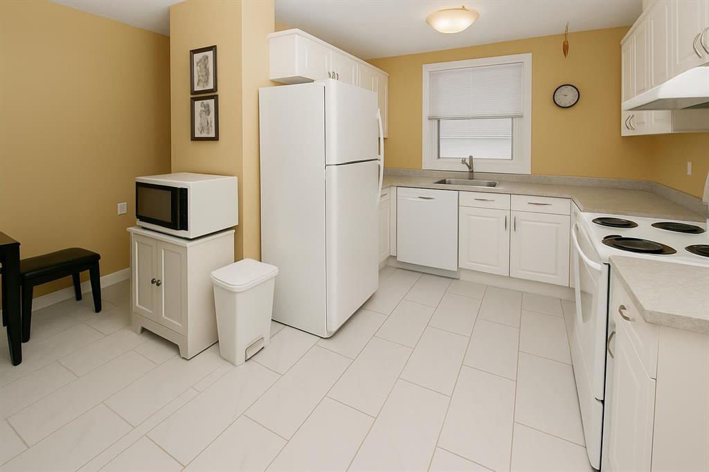Picture for 884 Rundlecairn Way NE
