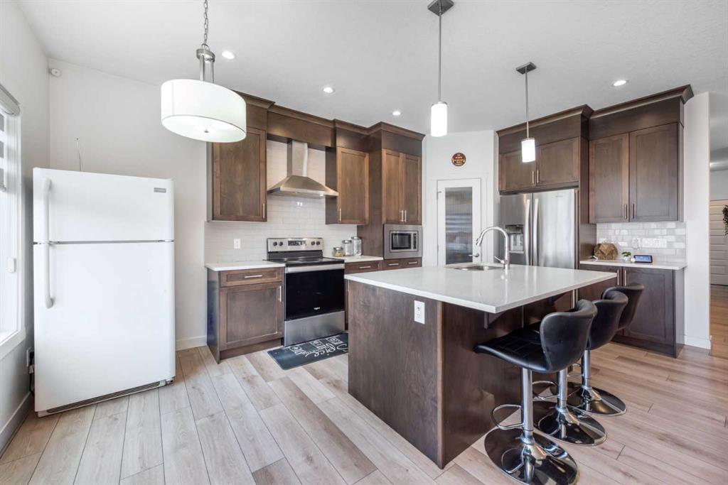 Picture for 32 Saddlestone Way NE