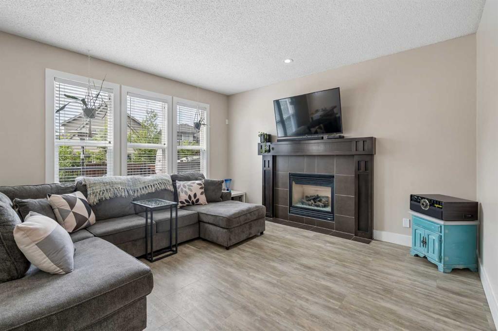 Picture for 45 Mahogany Terrace SE