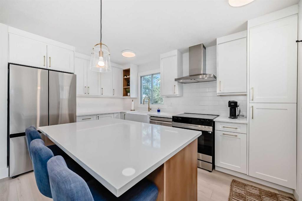 Picture for 170 Lake Sylvan Close SE