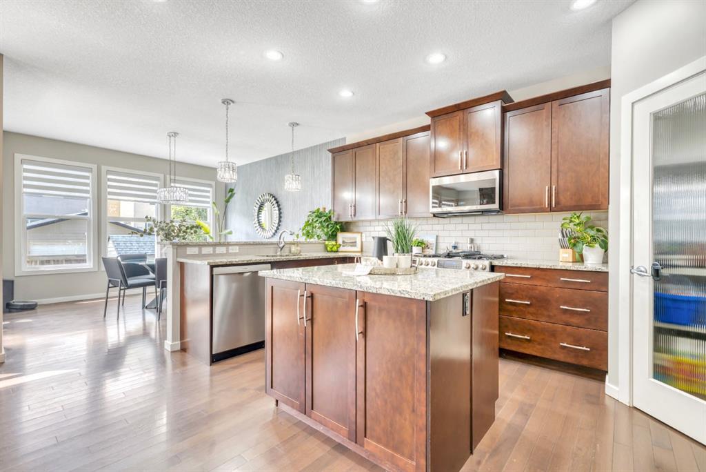 Picture for 31 Mahogany Way SE